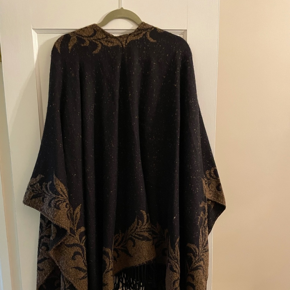 Ladies Cape - Picture 5 of 7